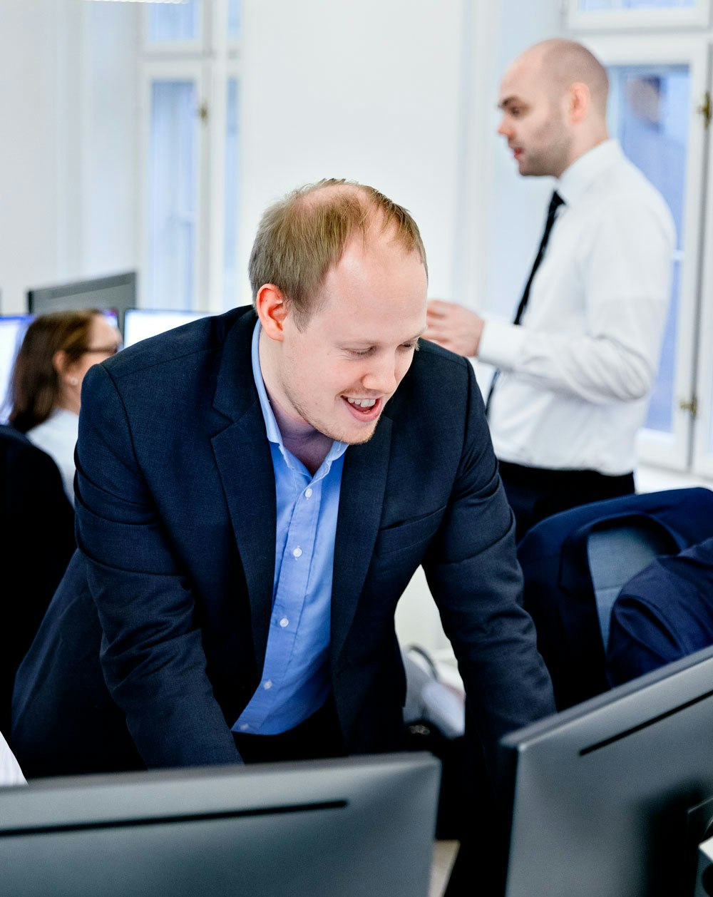 IT consultants in front of computer